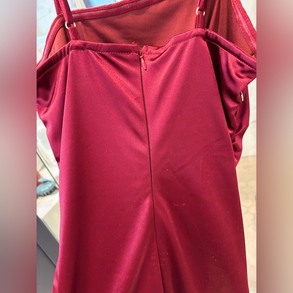 Women’s red satin Fashion Nova dress - Picture 3 of 4